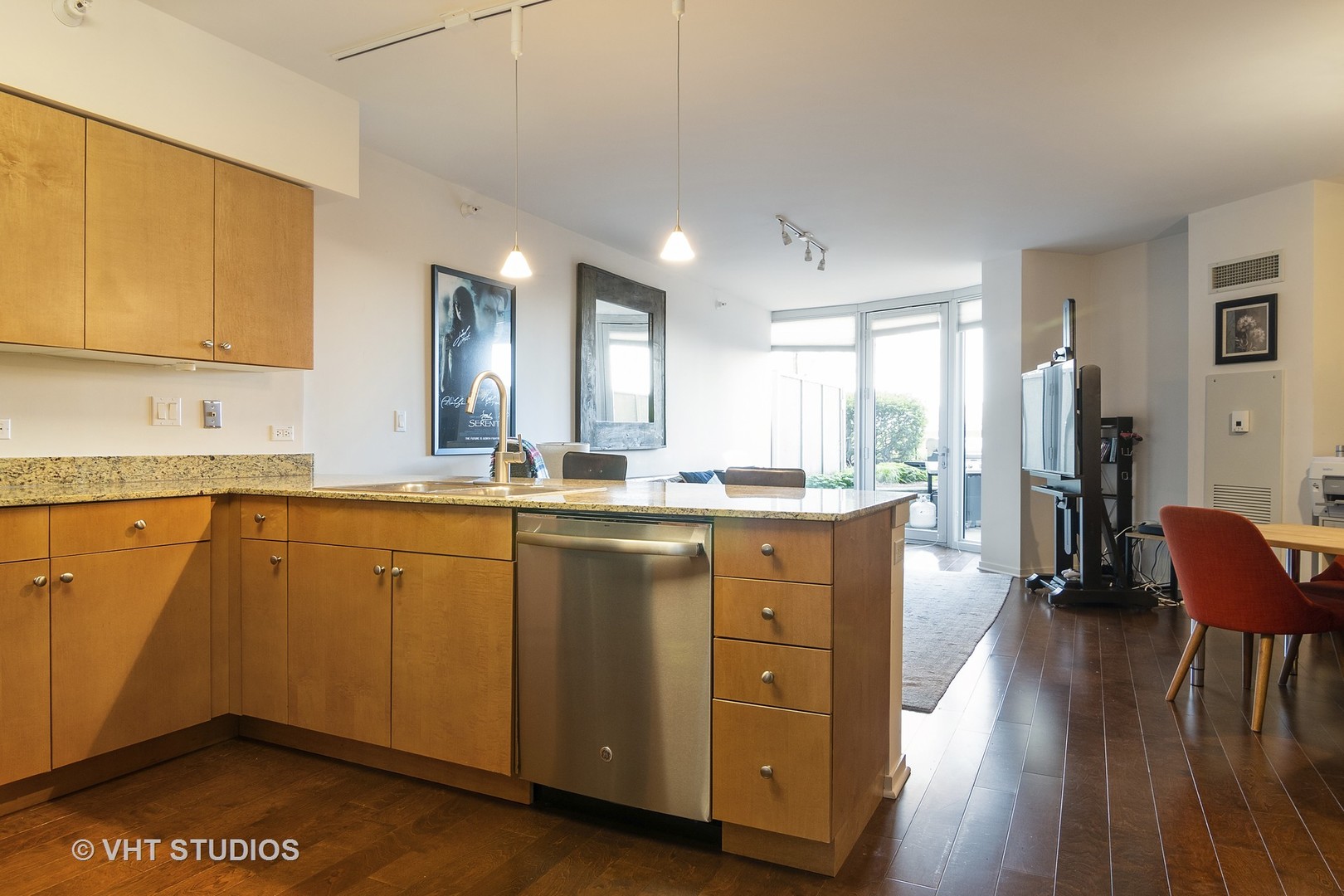 807 Davis Street, Unit 708 Evanston, IL 60201 - Photo 6 of 14