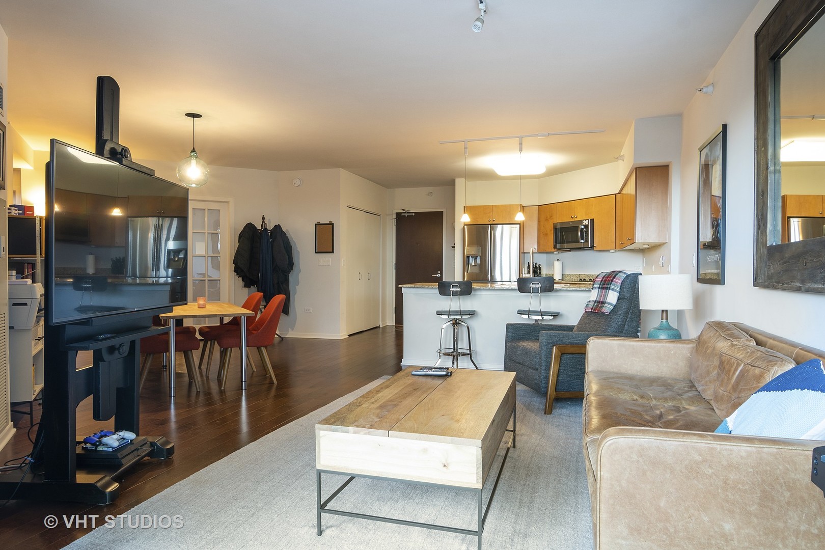 807 Davis Street, Unit 708 Evanston, IL 60201 - Photo 7 of 14