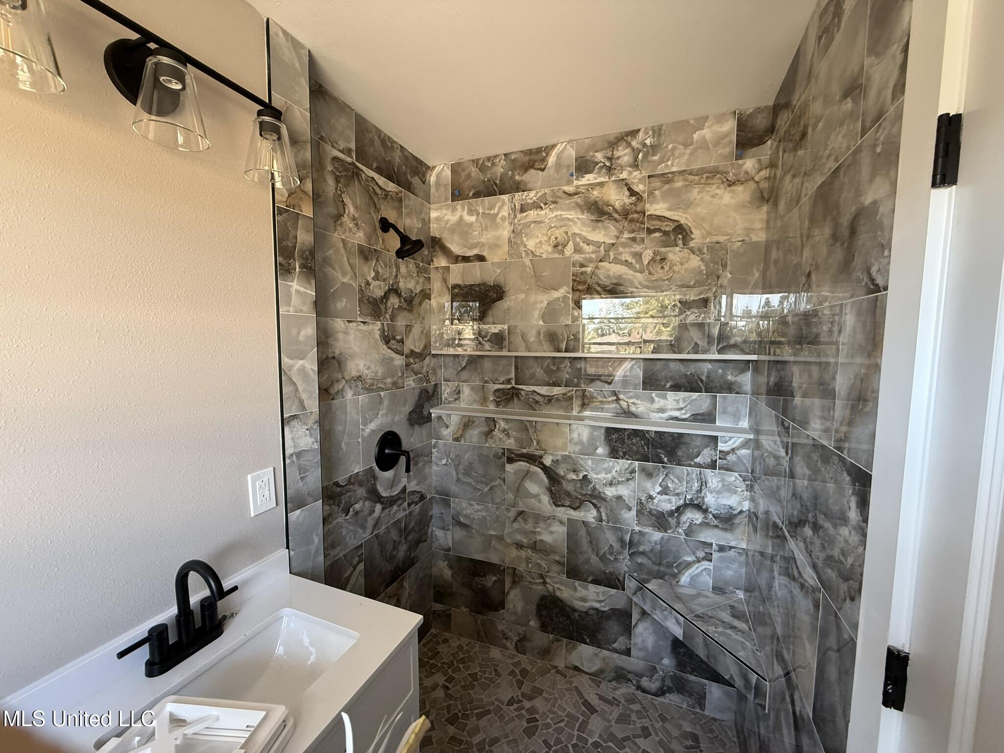 856 Rustwood Drive Biloxi, MS 39532 - Photo 12 of 24 Primary Bathroom