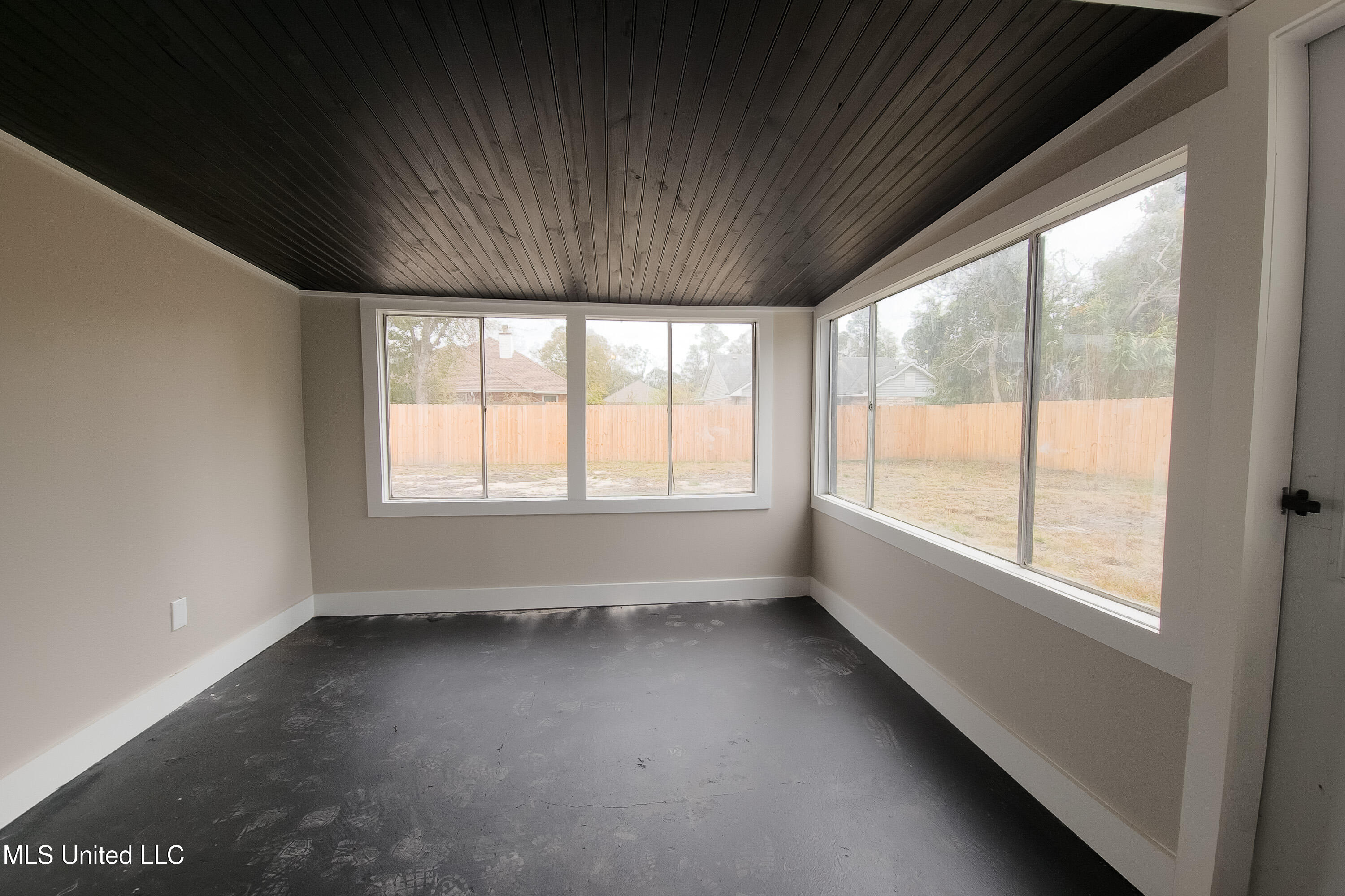 856 Rustwood Drive Biloxi, MS 39532 - Photo 10 of 24 20251226_134115-14