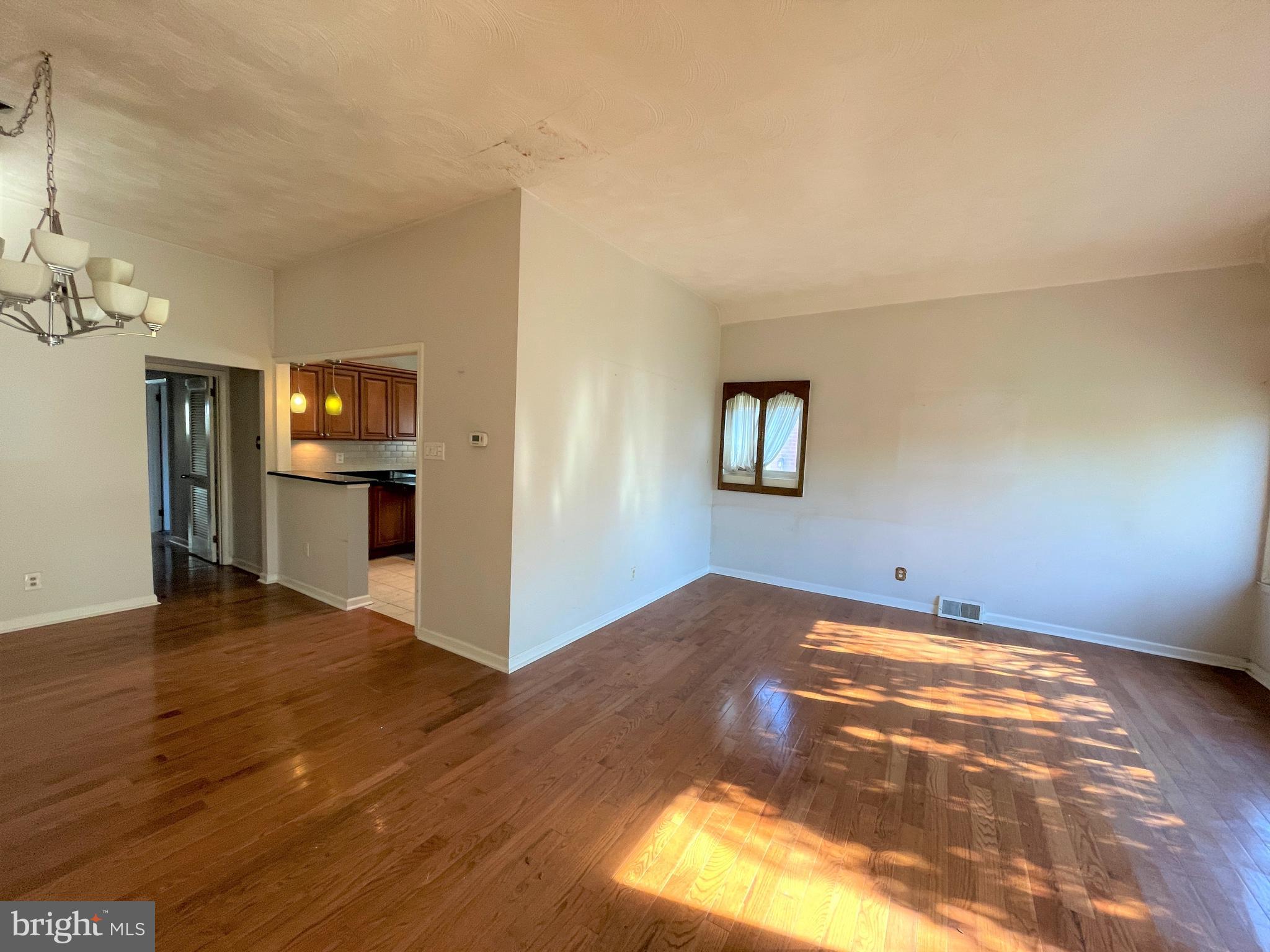 129 Juniper Road Havertown, PA 19083 - Photo 11 of 30 living / dining