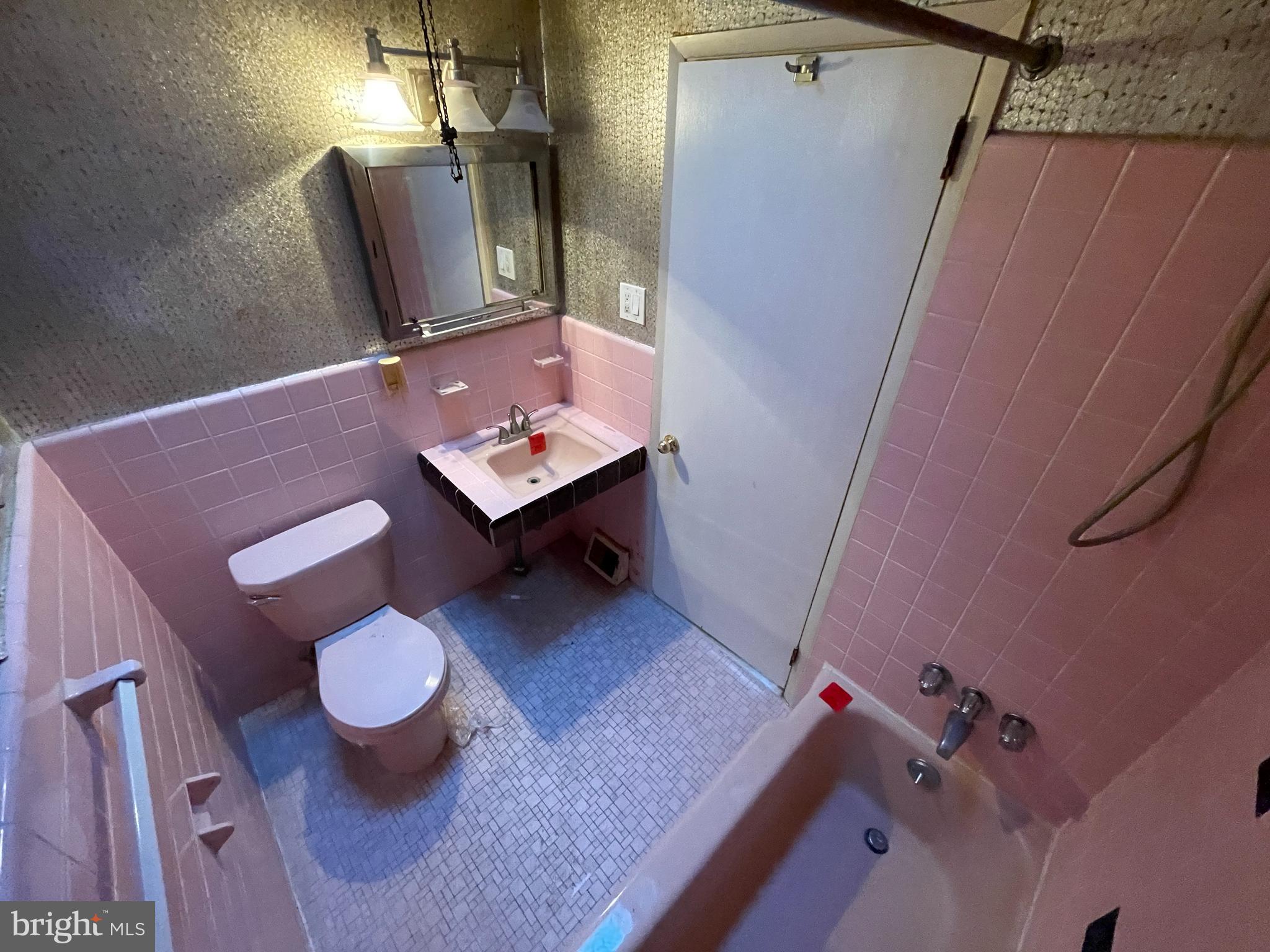 129 Juniper Road Havertown, PA 19083 - Photo 17 of 30 full hall bath