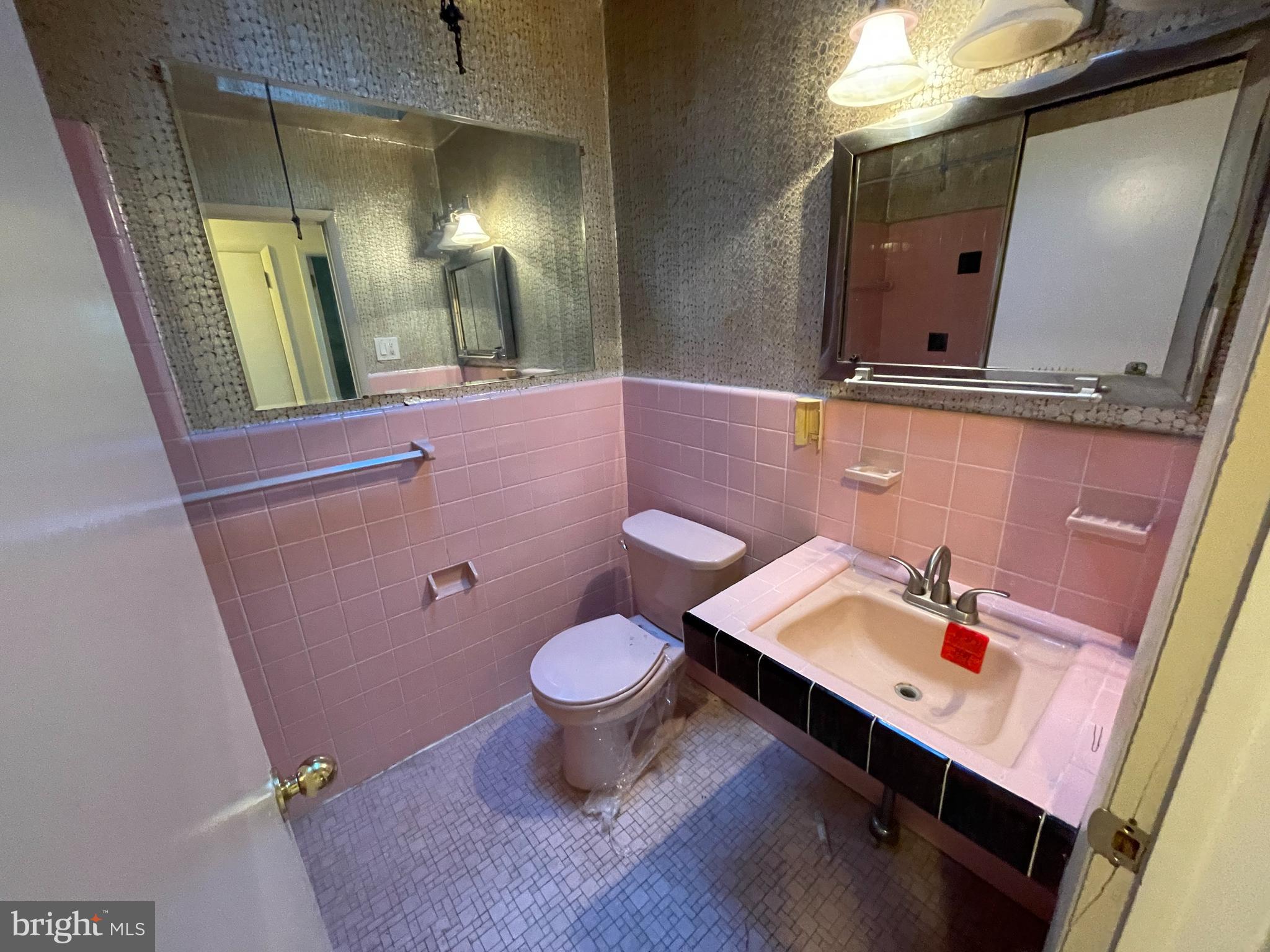 129 Juniper Road Havertown, PA 19083 - Photo 18 of 30 full hall bath