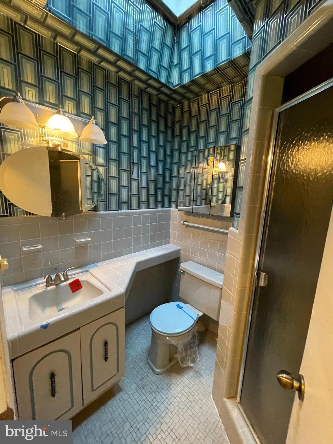 129 Juniper Road Havertown, PA 19083 - Photo 23 of 30 master bathroom