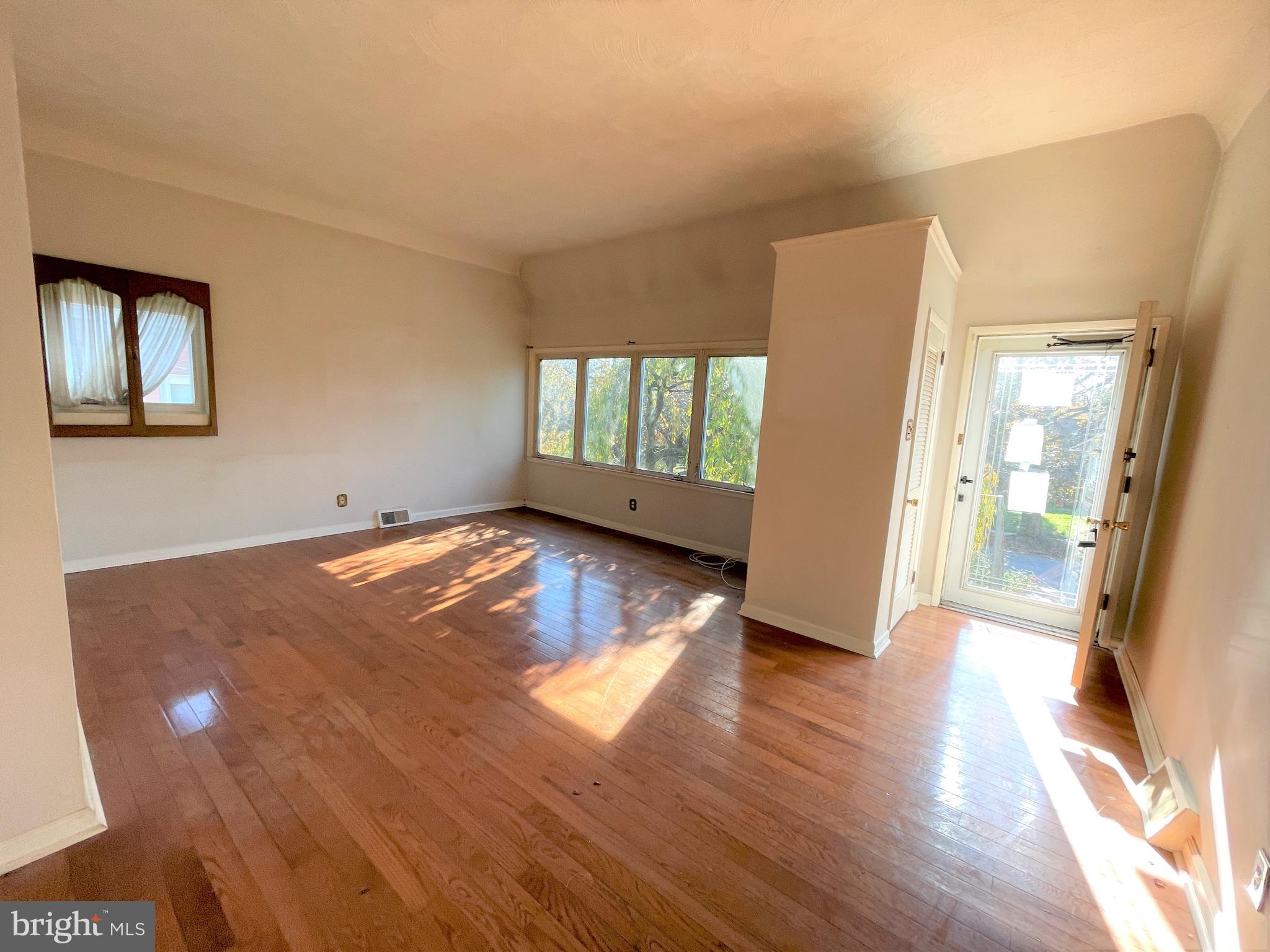 129 Juniper Road Havertown, PA 19083 - Photo 7 of 30 living room