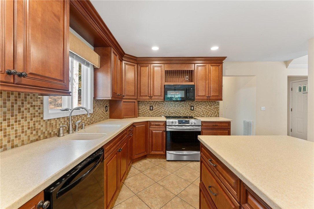 211 Wynmere Way Seneca, SC 29672 - Photo 12 of 49
