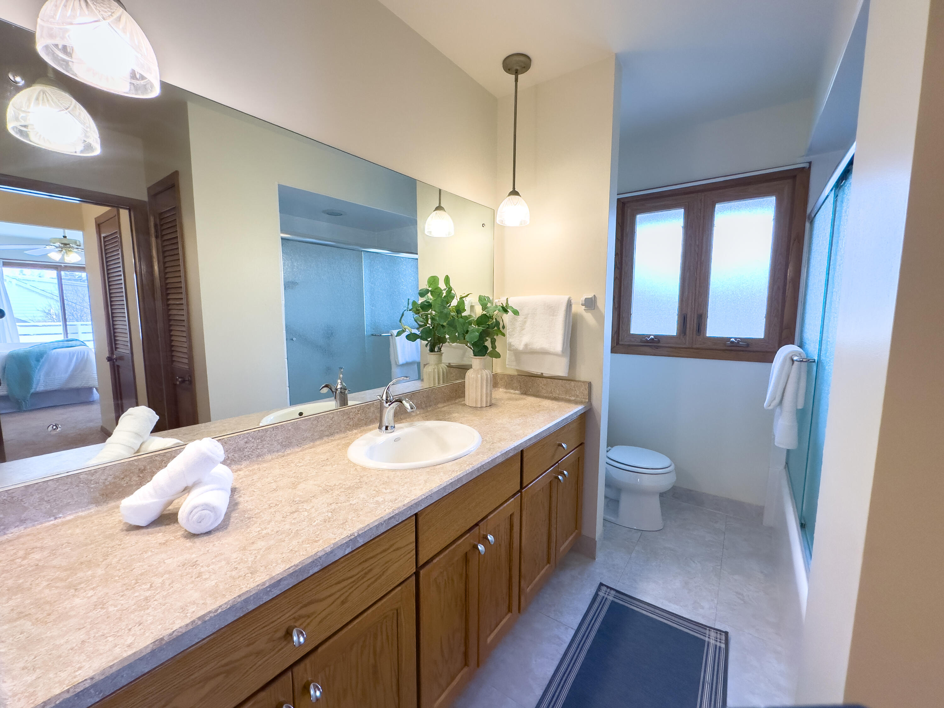 3340 South Russel Road New Berlin, WI 53151 - Photo 17 of 36 Bathroom