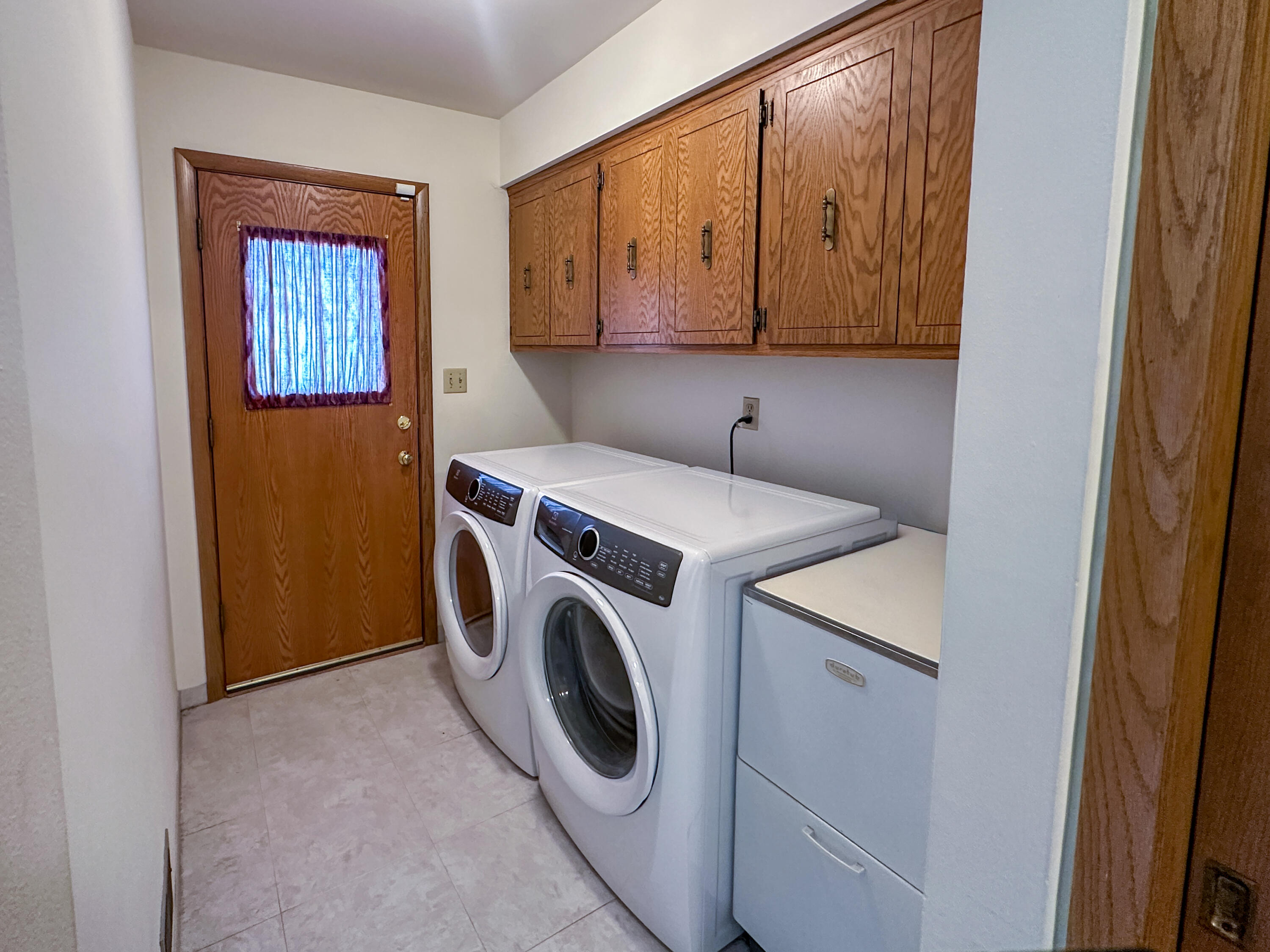 3340 South Russel Road New Berlin, WI 53151 - Photo 22 of 36 Laundry Room on Main Floor