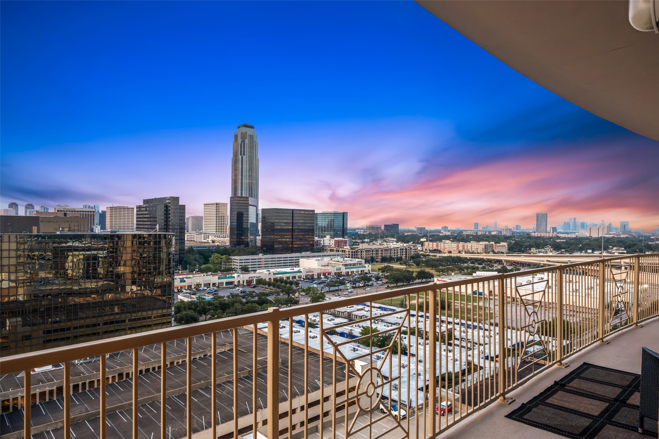 3505 Sage Road, Unit 1705 Houston, TX 77056 - Photo 14 of 38 a view of a city skyline from a balcony