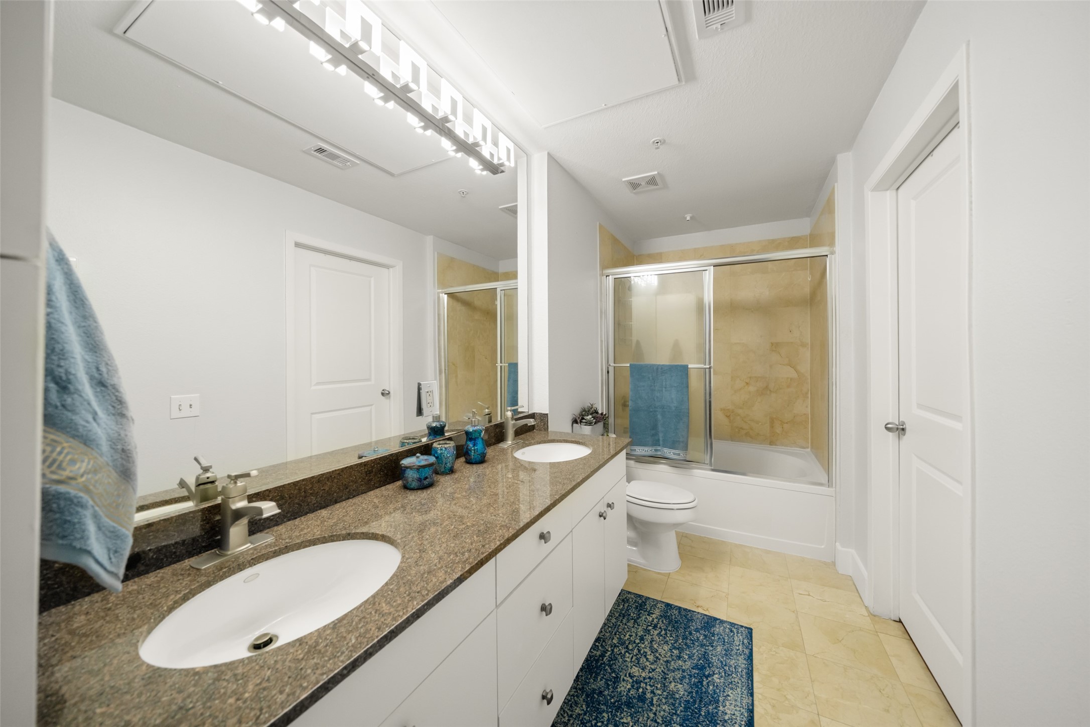 3505 Sage Road, Unit 1705 Houston, TX 77056 - Photo 18 of 38 a bathroom with a granite countertop double vanity sink a mirror and a bathtub