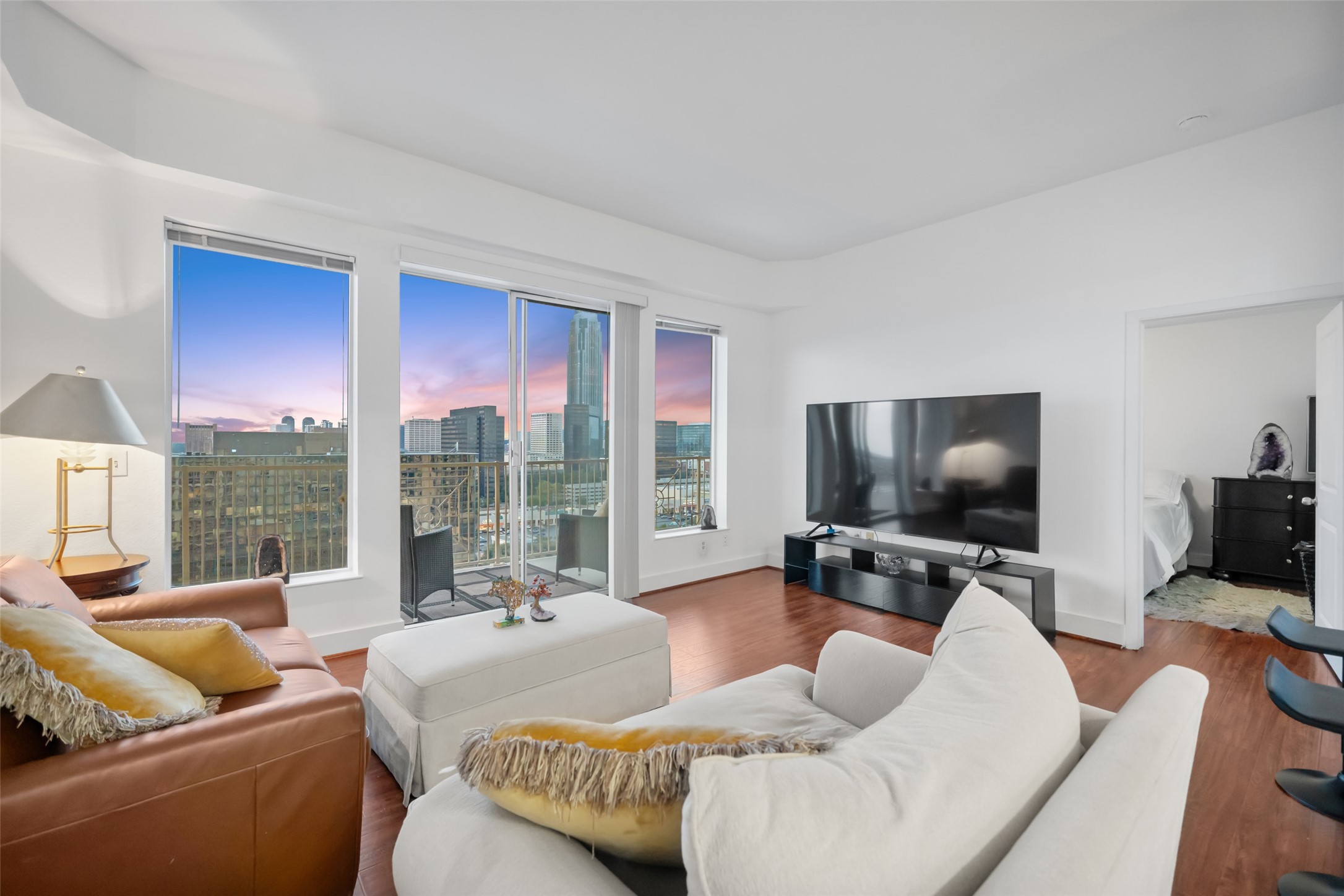 3505 Sage Road, Unit 1705 Houston, TX 77056 - Photo 23 of 38 a living room with furniture and a flat screen tv