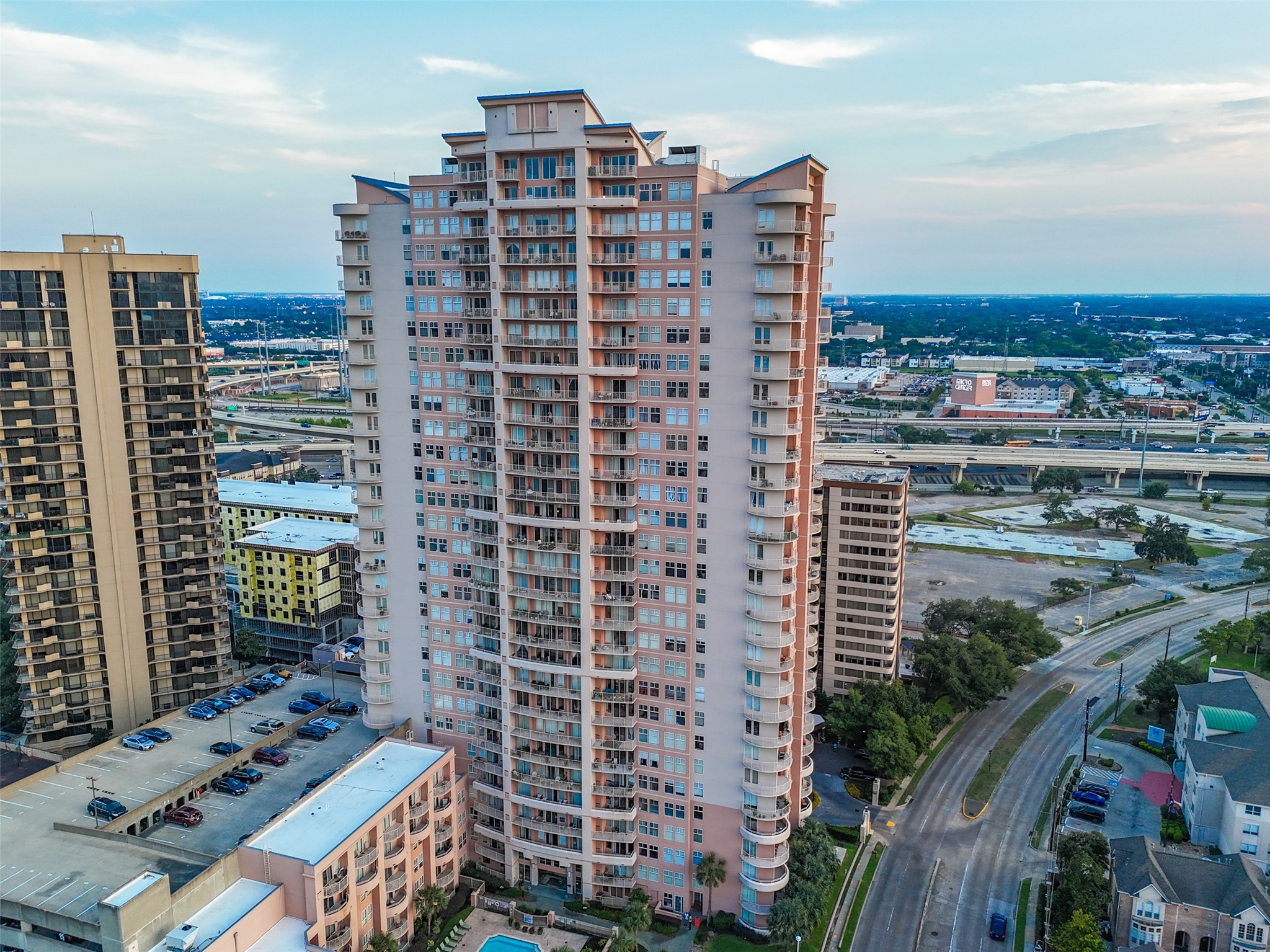 3505 Sage Road, Unit 1705 Houston, TX 77056 - Photo 34 of 38 a city view with tall buildings