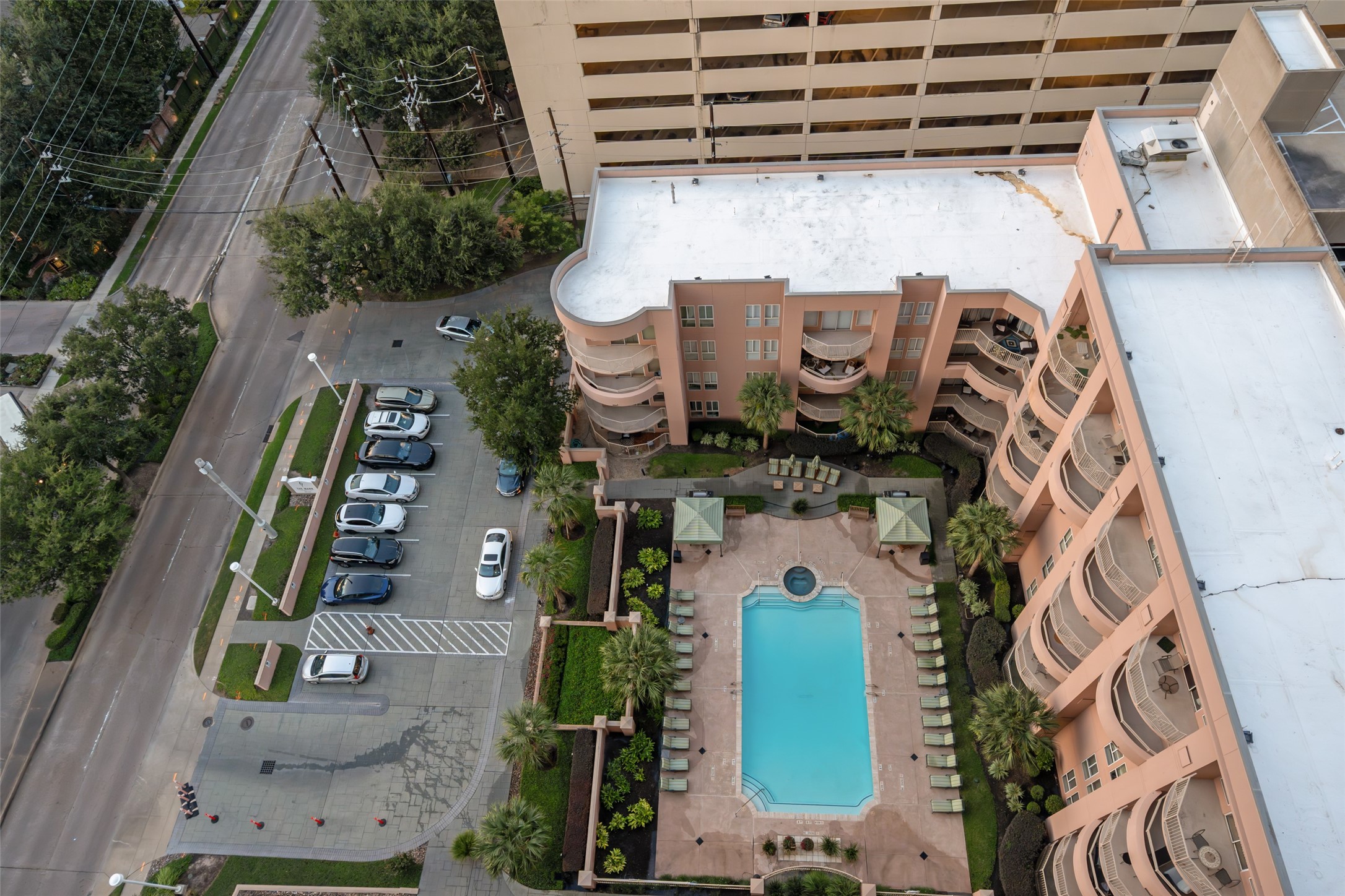 3505 Sage Road, Unit 1705 Houston, TX 77056 - Photo 35 of 38 an aerial view of a house with outdoor space