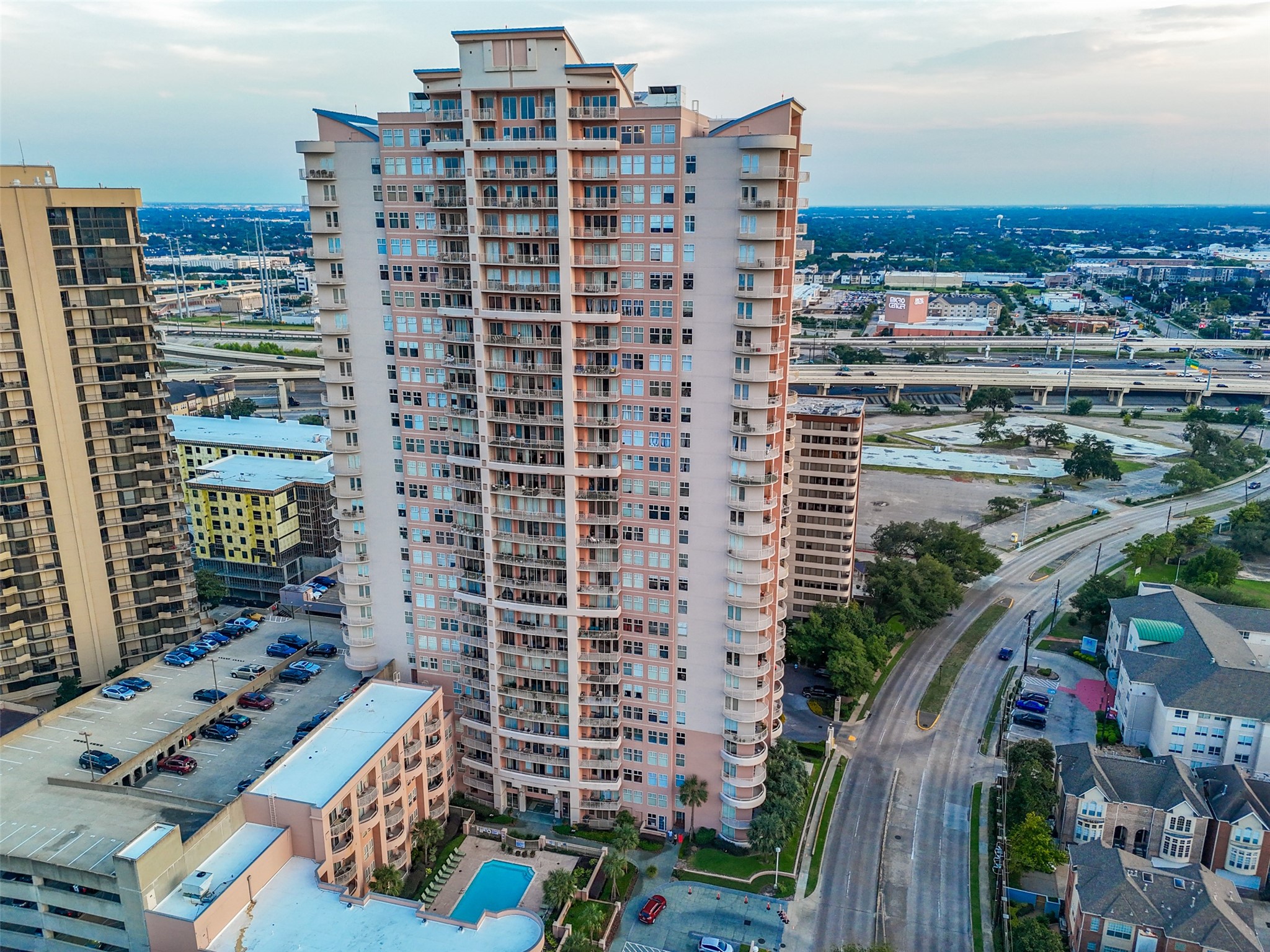 3505 Sage Road, Unit 1705 Houston, TX 77056 - Photo 37 of 38 a city view with tall buildings