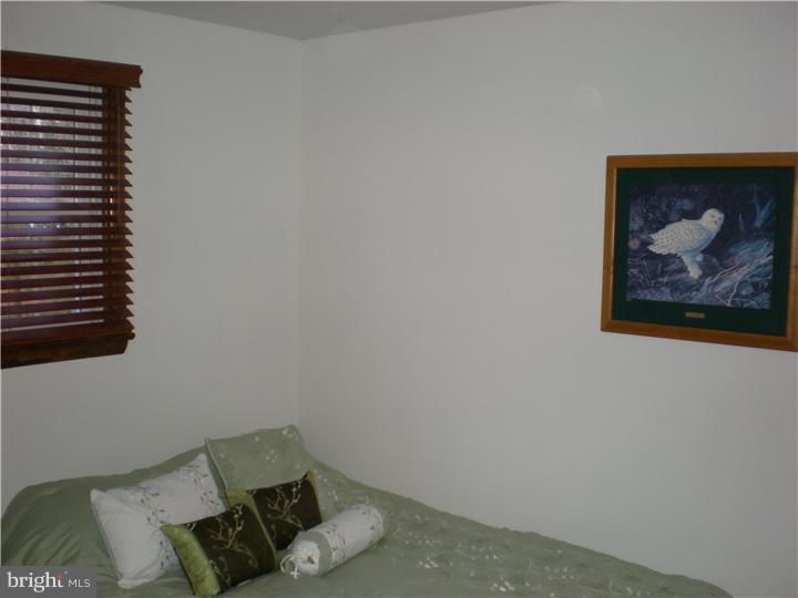 17 Center Road Pemberton, NJ 08068 - Photo 13 of 22 a living room with a couch