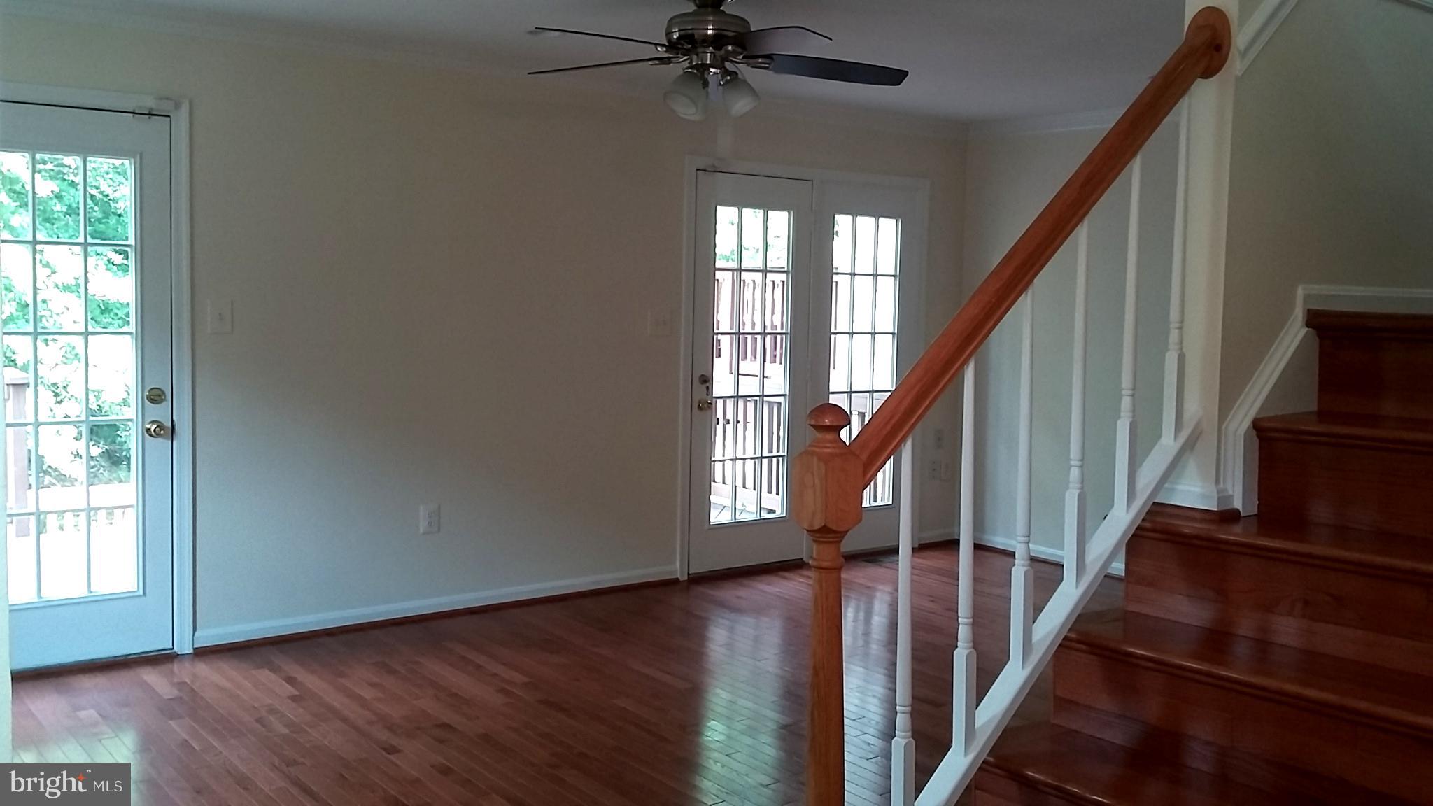 7266 Olde Lantern Way Springfield, VA 22152 - Photo 8 of 30 Living Room