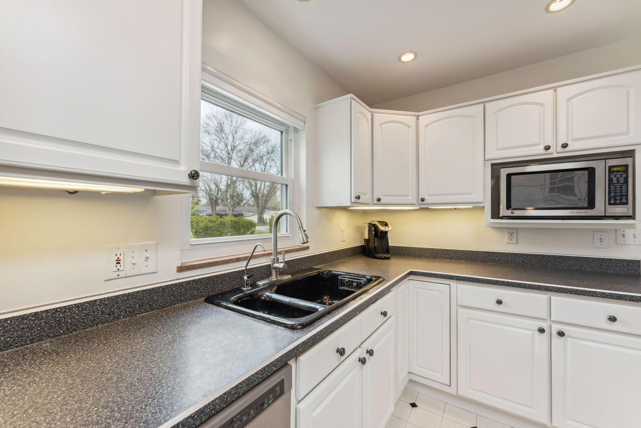 4540 Summit Ridge Road Columbus, OH 43220 - Photo 16 of 65 Kitchen
