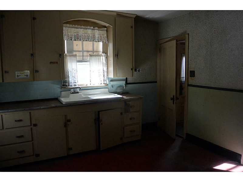 111 Second Point Road Warwick, RI 02889 - Photo 8 of 10 Kitchen.