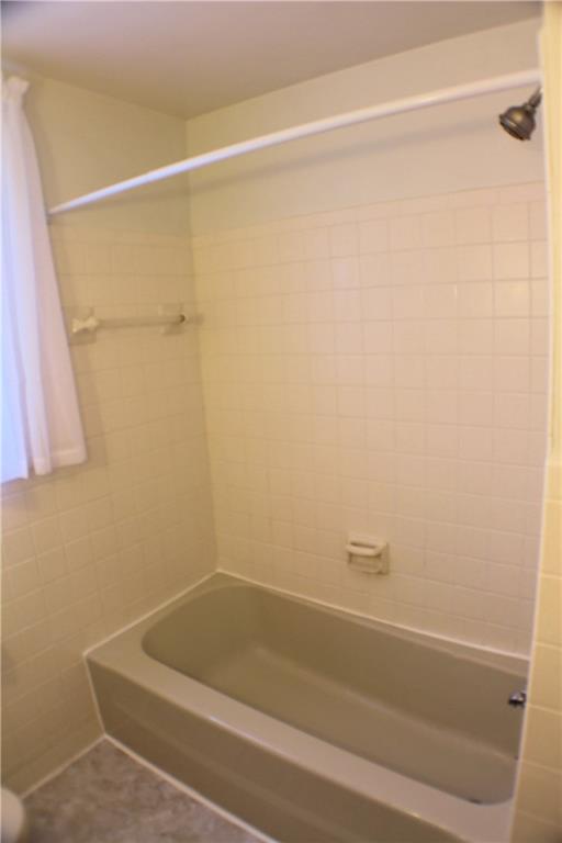 1533 Cathell Road Pittsburgh, PA 15236 - Photo 14 of 25 Shower/Tub