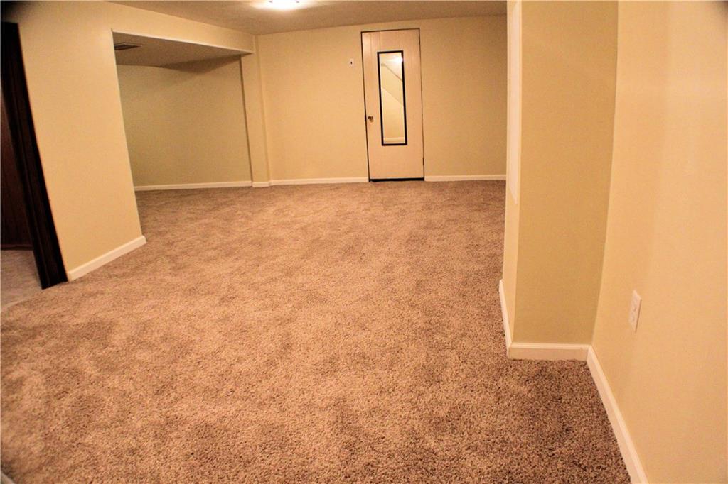 1533 Cathell Road Pittsburgh, PA 15236 - Photo 16 of 25 L-Shape Game room 19 x 23