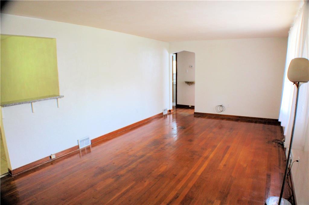 1533 Cathell Road Pittsburgh, PA 15236 - Photo 4 of 25 Living Room 13 x 12