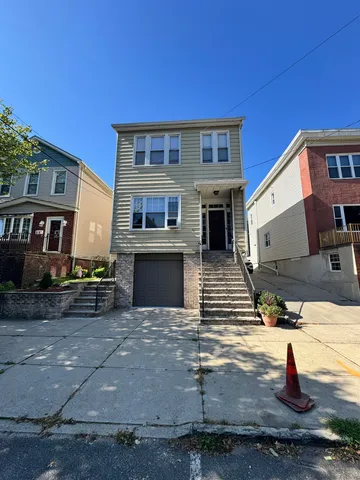 $1,700 | 70 West 37th Street, Unit 2, Bayonne, NJ 07002