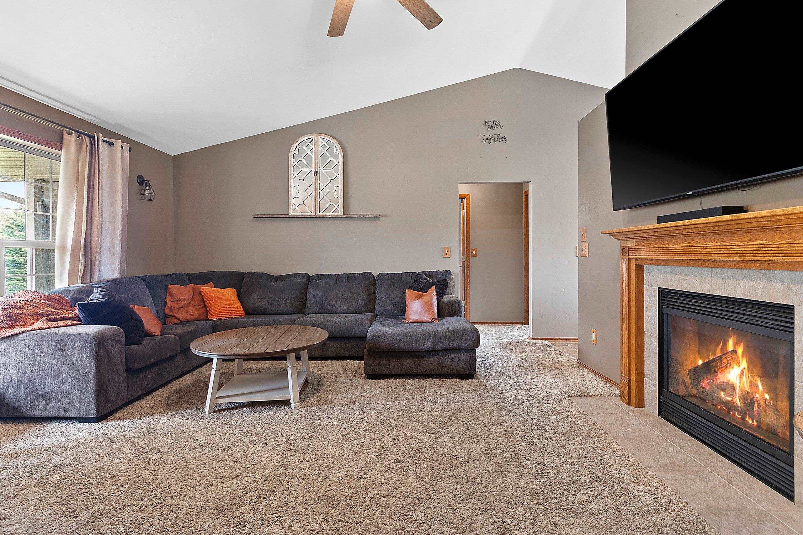 334 Falcon Circle Pulaski, WI 54162 - Photo 8 of 51