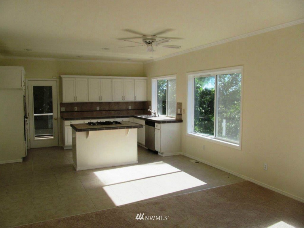 2133 Davis Avenue South Renton, WA 98055 - Photo 3 of 15
