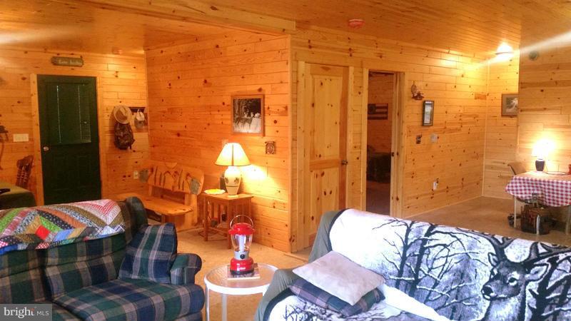10732 Winchester Grade Road Berkeley Springs, WV 25411 - Photo 16 of 27 Family Room