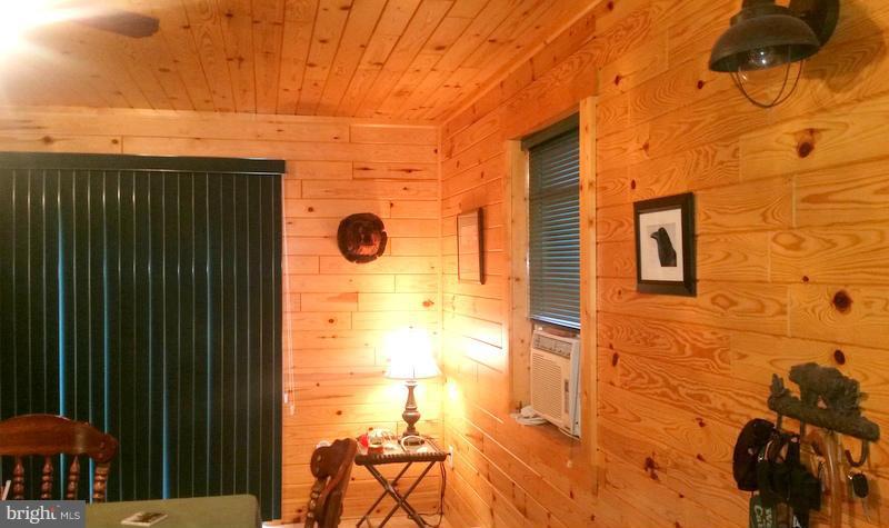 10732 Winchester Grade Road Berkeley Springs, WV 25411 - Photo 7 of 27 Interior (General)