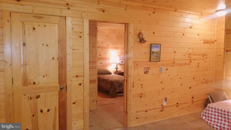 10732 Winchester Grade Road Berkeley Springs, WV 25411 - Photo 8 of 27 Interior (General)