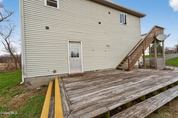 $330,000 | 4123 County Route 21, Schodack Landing, NY 12156