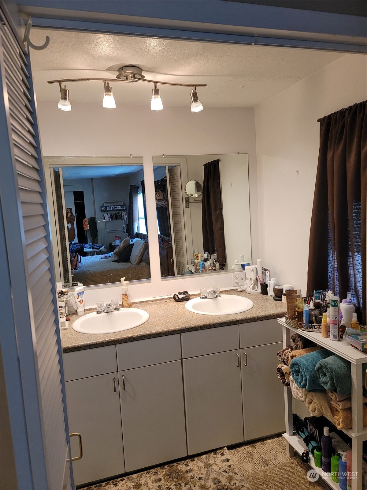 375 Union Avenue Southeast, Unit 36 Renton, WA 98059 - Photo 16 of 25 a bathroom with a double vanity sink and a mirror