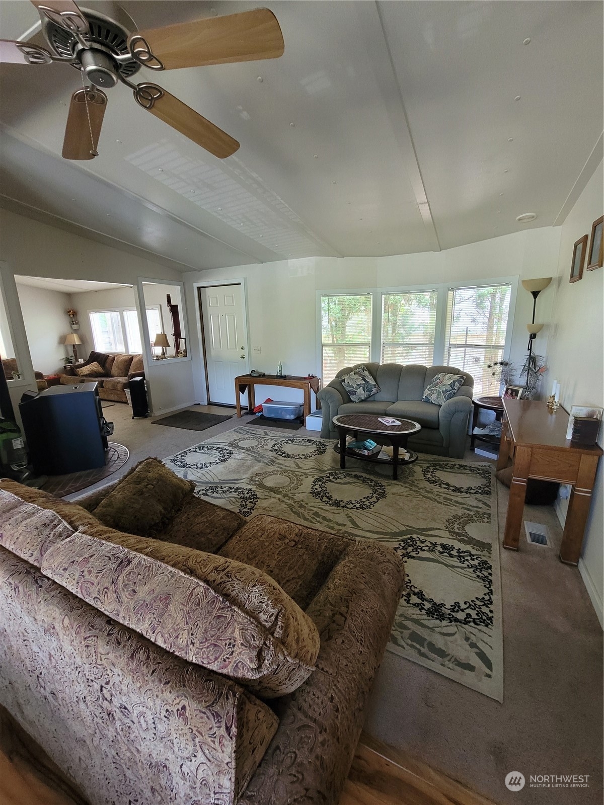 375 Union Avenue Southeast, Unit 36 Renton, WA 98059 - Photo 10 of 25 a living room with furniture
