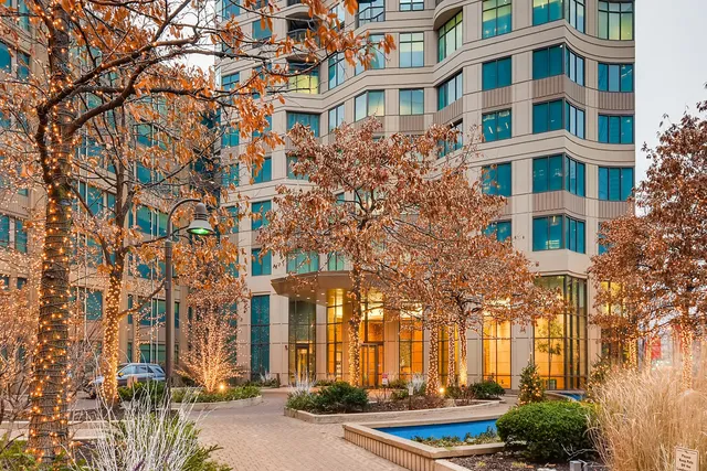$349,000 | 400 North LaSalle Drive, Unit 3008, Chicago, IL 60654