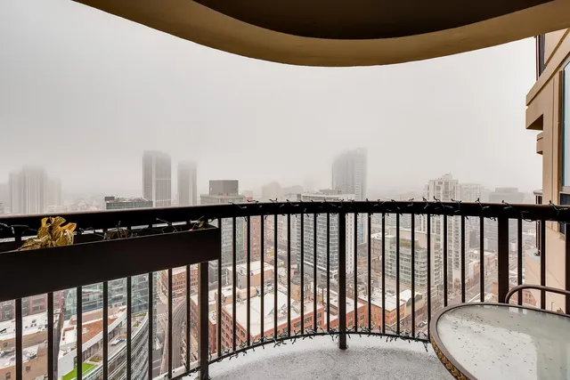 $349,000 | 400 North LaSalle Drive, Unit 3008, Chicago, IL 60654