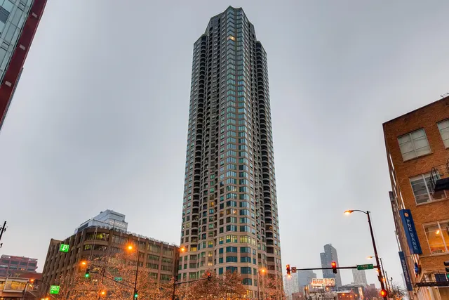 $349,000 | 400 North LaSalle Drive, Unit 3008, Chicago, IL 60654