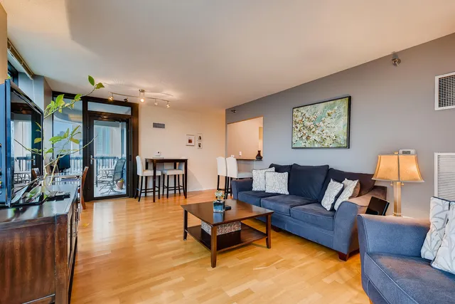 $349,000 | 400 North LaSalle Drive, Unit 3008, Chicago, IL 60654