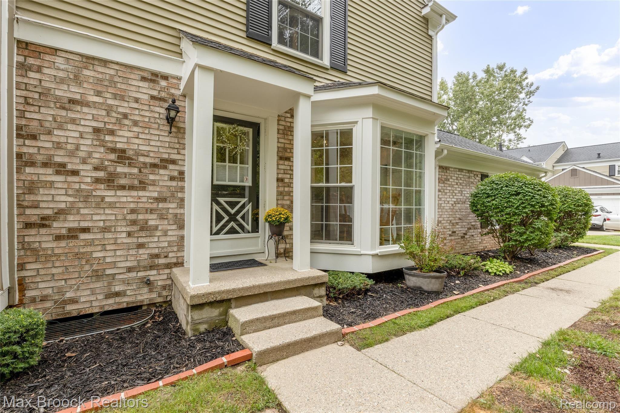 1390 Crescent Lane Rochester, MI 48306 - Photo 1 of 27 2E2A2603-HDR-Edit.jpg