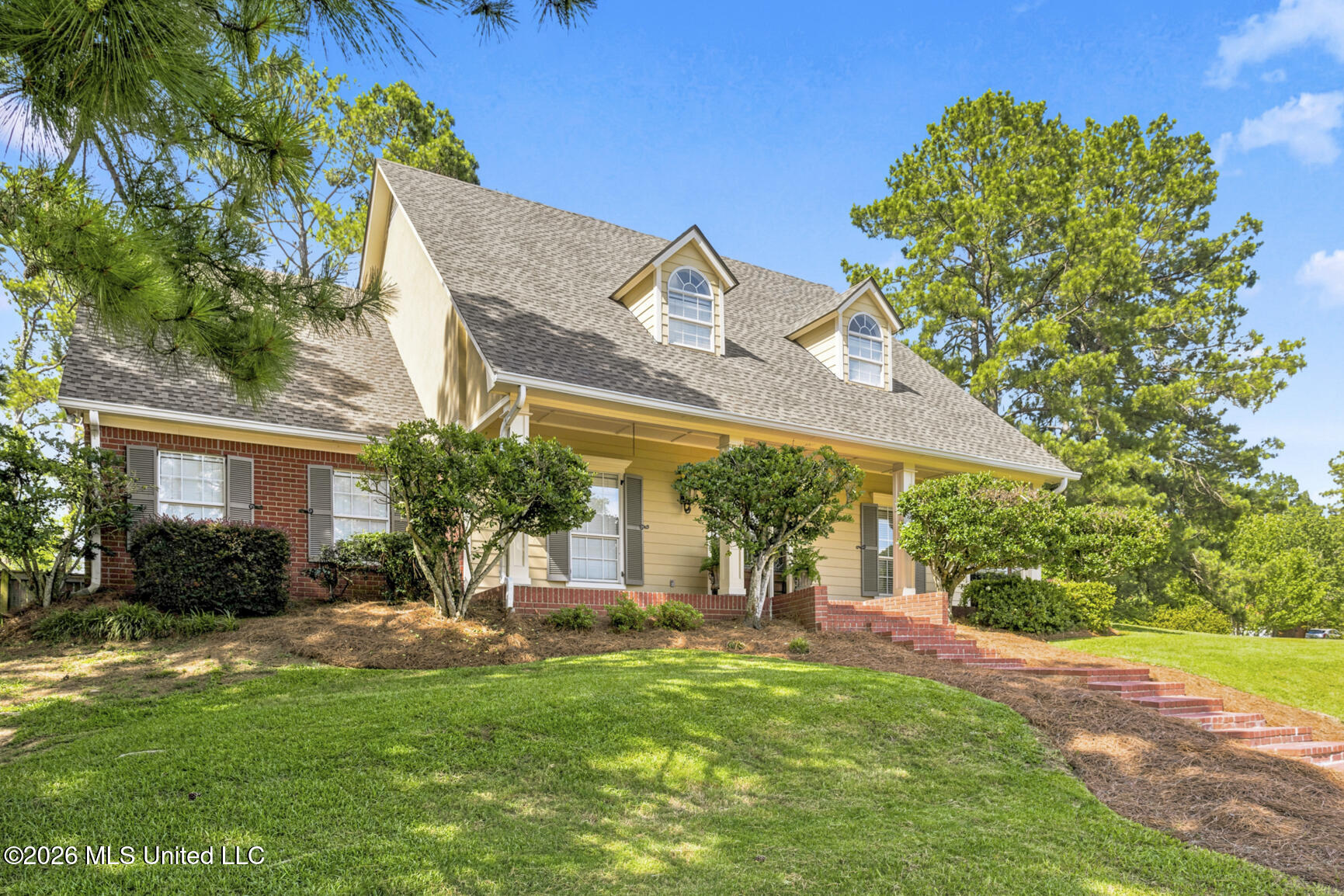 120 Eastpointe Circle Madison, MS 39110 - Photo 8 of 51 Lawn Freshly Manicured