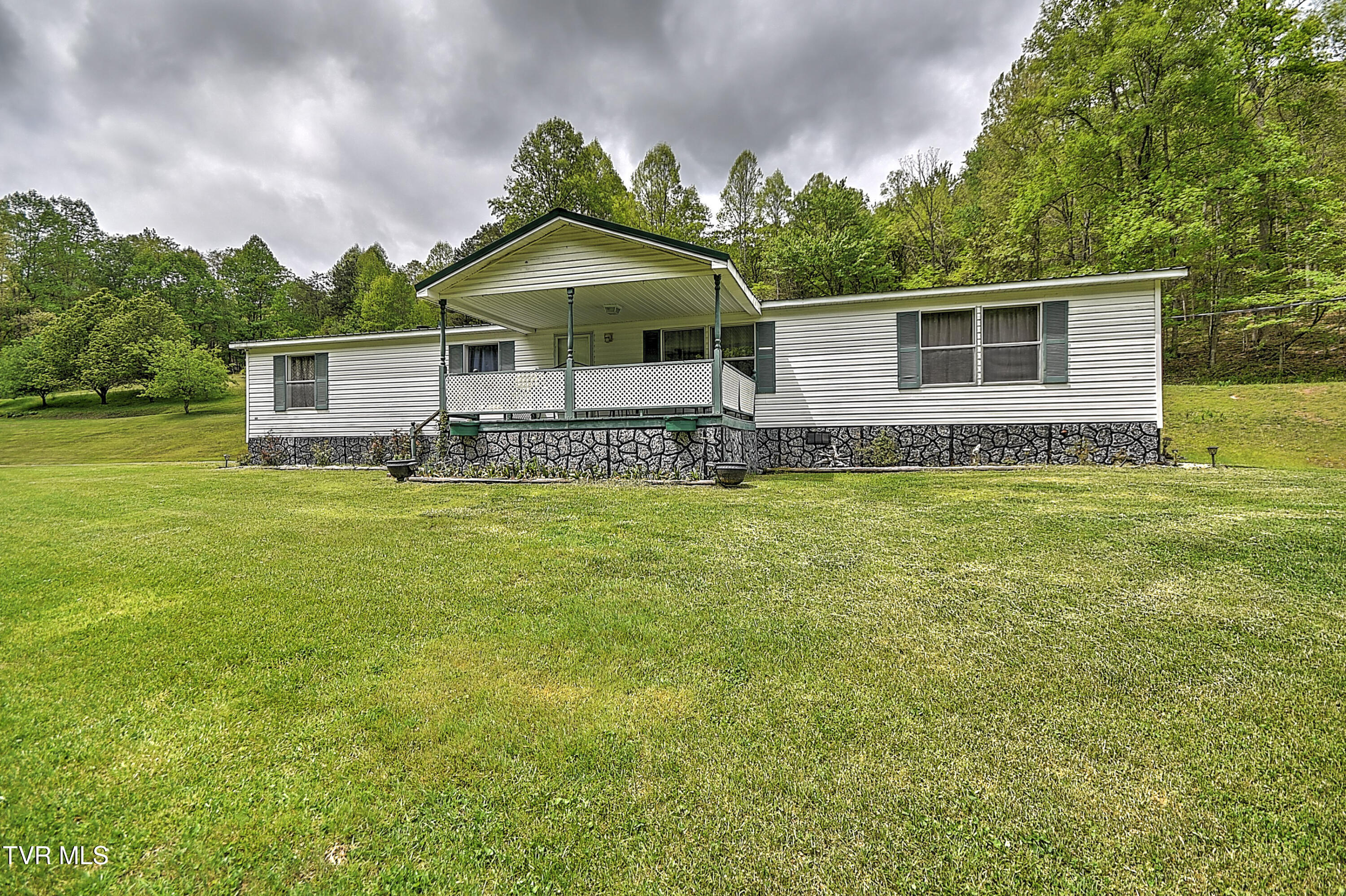 903 Flatwoods Road Coeburn, VA 24230 - Photo 2 of 74 903 Flatwoods JG-3