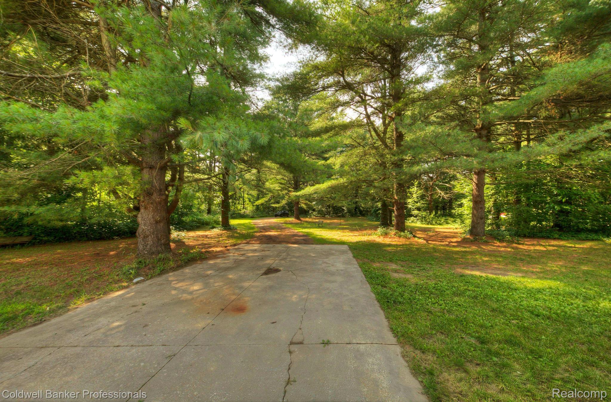 5682 Jefferson Road North Branch, MI 48461 - Photo 29 of 38 driveway