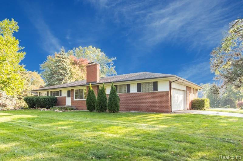 6302 Donaldson Road Troy, MI 48085 - Photo 1 of 22 01 outdoor 1.jpg