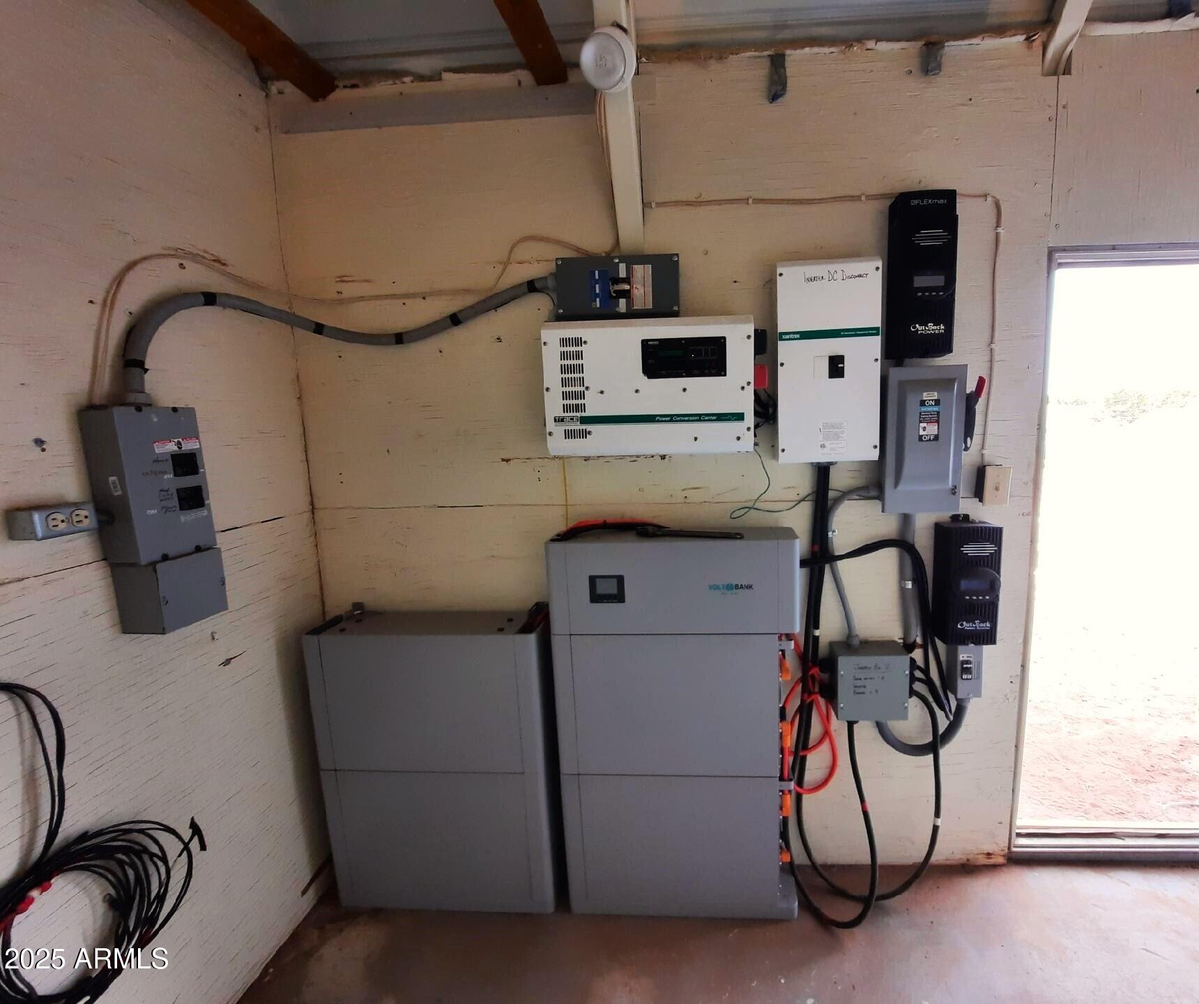 74 N7121 Red Sky Ranch St. Johns, AZ 85936 - Photo 13 of 65 a utility room with dryer and washer