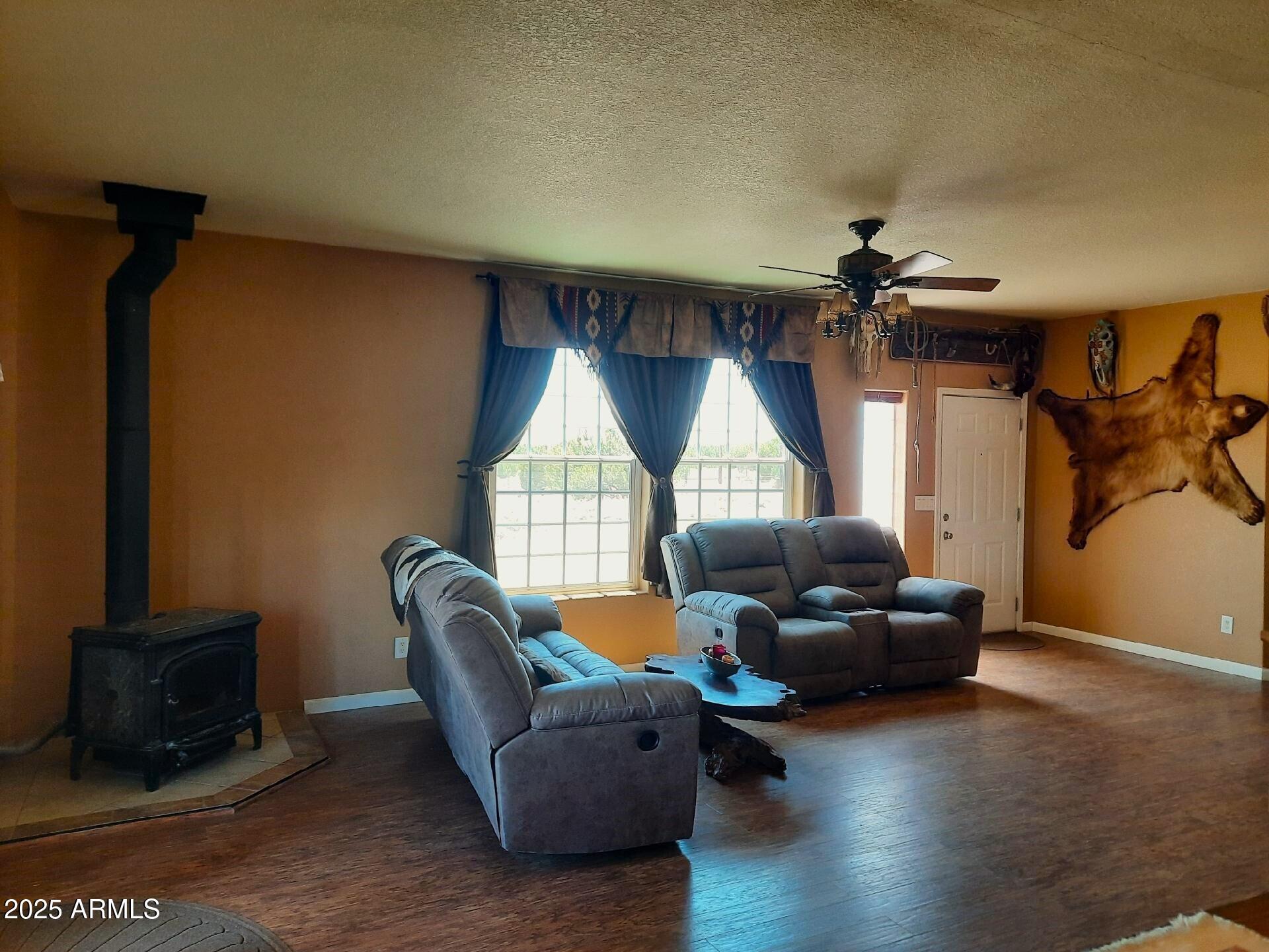 74 N7121 Red Sky Ranch St. Johns, AZ 85936 - Photo 22 of 65 a living room with furniture and a window