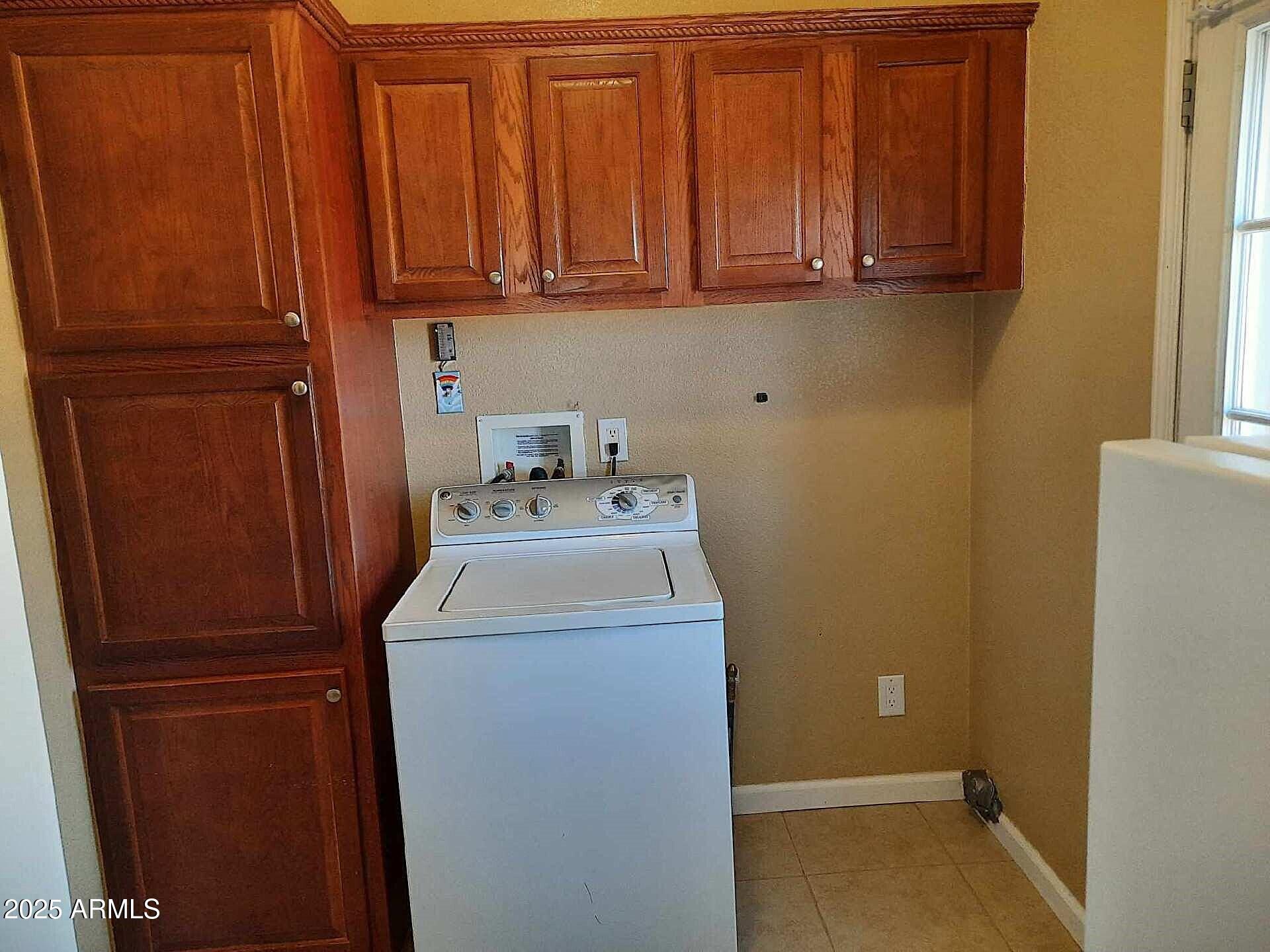 74 N7121 Red Sky Ranch St. Johns, AZ 85936 - Photo 43 of 65 a bathroom with a sink and washing machine