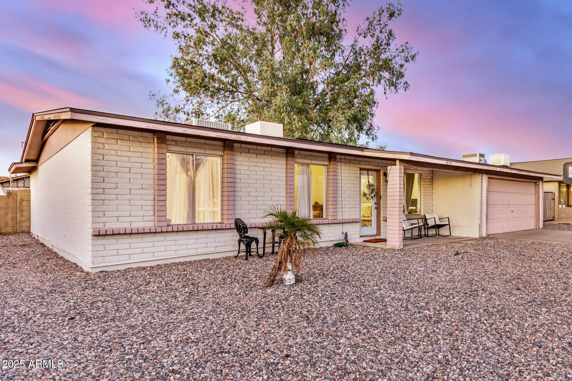 1634 West Villa Rita Drive Phoenix, AZ 85023 - Photo 13 of 47 a front view of a house with garden