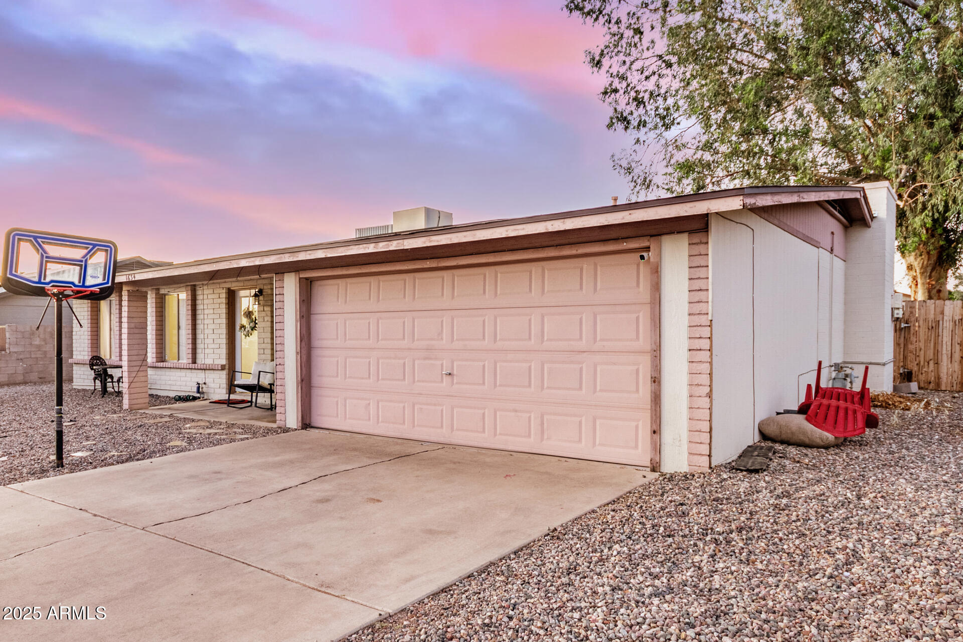 1634 West Villa Rita Drive Phoenix, AZ 85023 - Photo 15 of 47 a backyard of a house