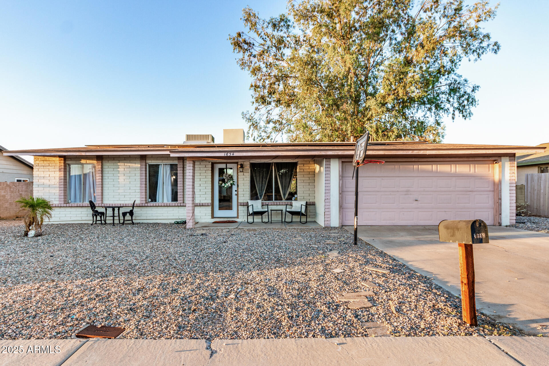 1634 West Villa Rita Drive Phoenix, AZ 85023 - Photo 17 of 47 a front view of a house with garden