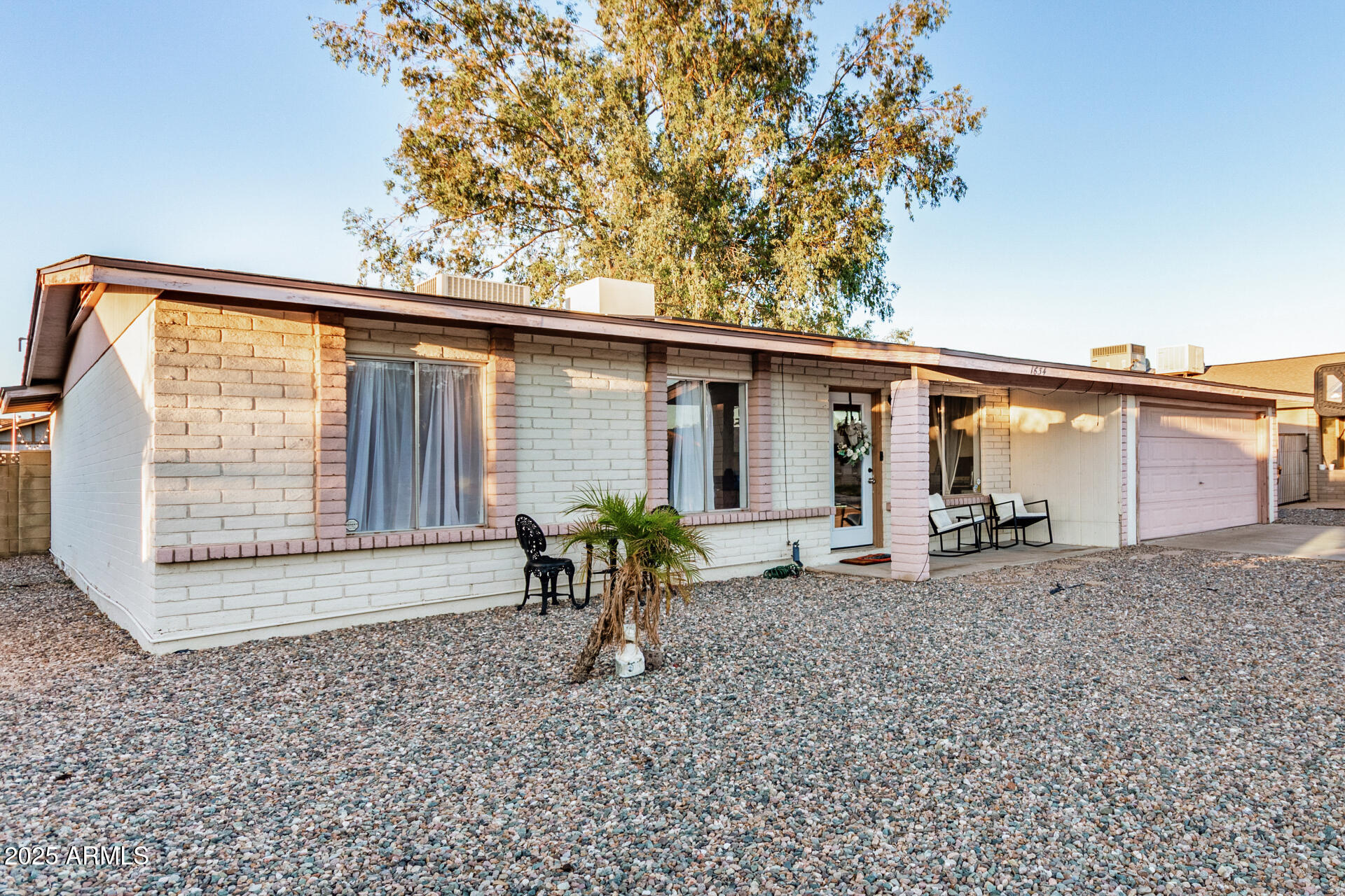 1634 West Villa Rita Drive Phoenix, AZ 85023 - Photo 19 of 47 a backyard of a house with table and chairs